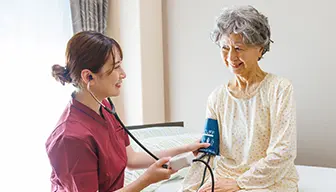 お客様と訪問看護スタッフ